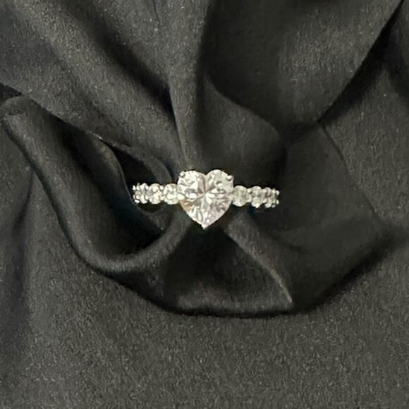 Marilyn Heart Ring Size6  Cubic Zirconia Elegant & Sparkling Jewelry for Women - Picture 8 of 10